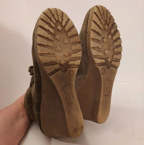 Mia Olive Green Suede Brisk Wedge Booties in Size 8 - Picture 10 of 12